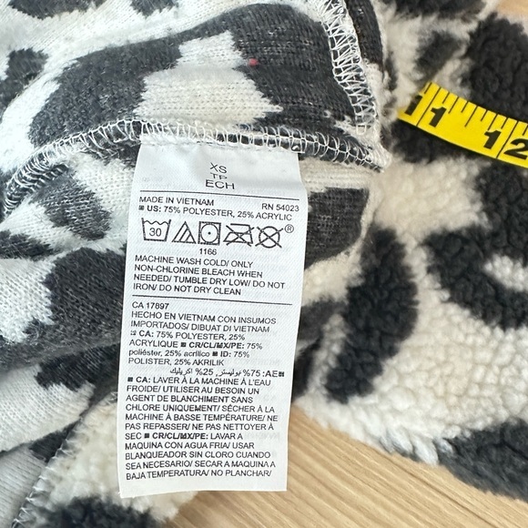 Old Navy Women’s Leopard Print Cozy Sherpa Snap-Front Flurry  Crop Jacket XS - Picture 14 of 14